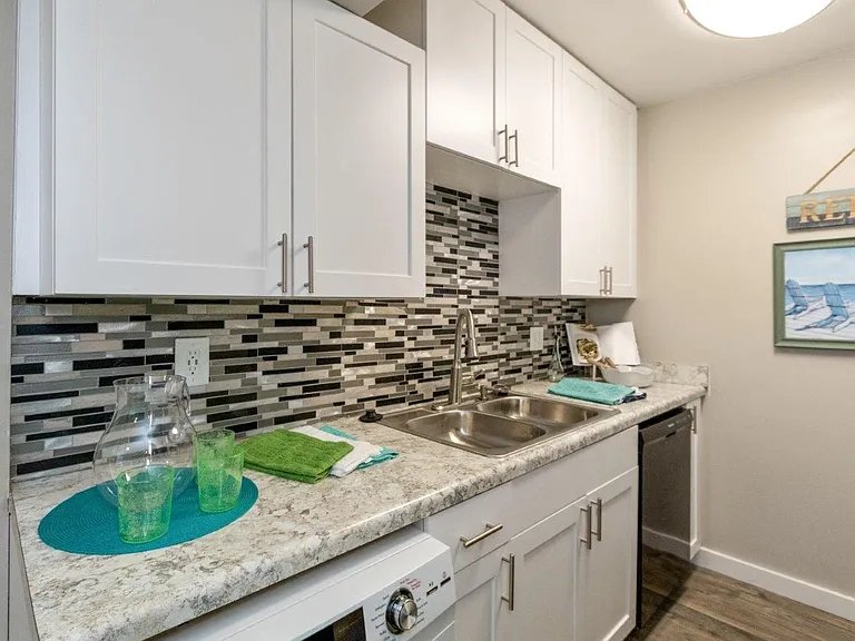 The Boardwalk at Westlake Apartments and Townhomes — Photo 3