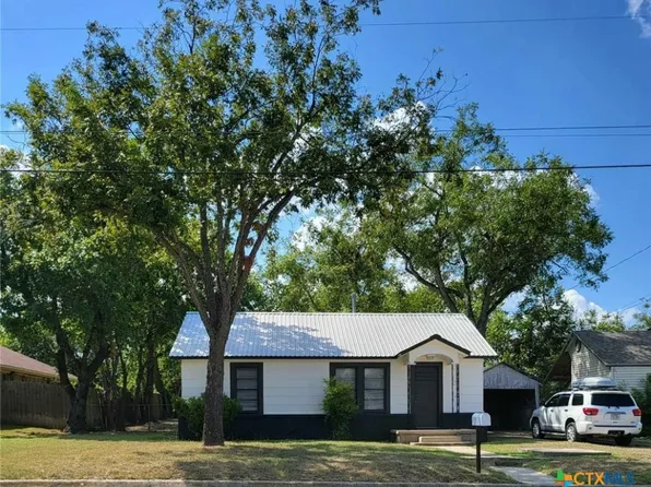 106 N Arnold St, Lampasas, TX 76550