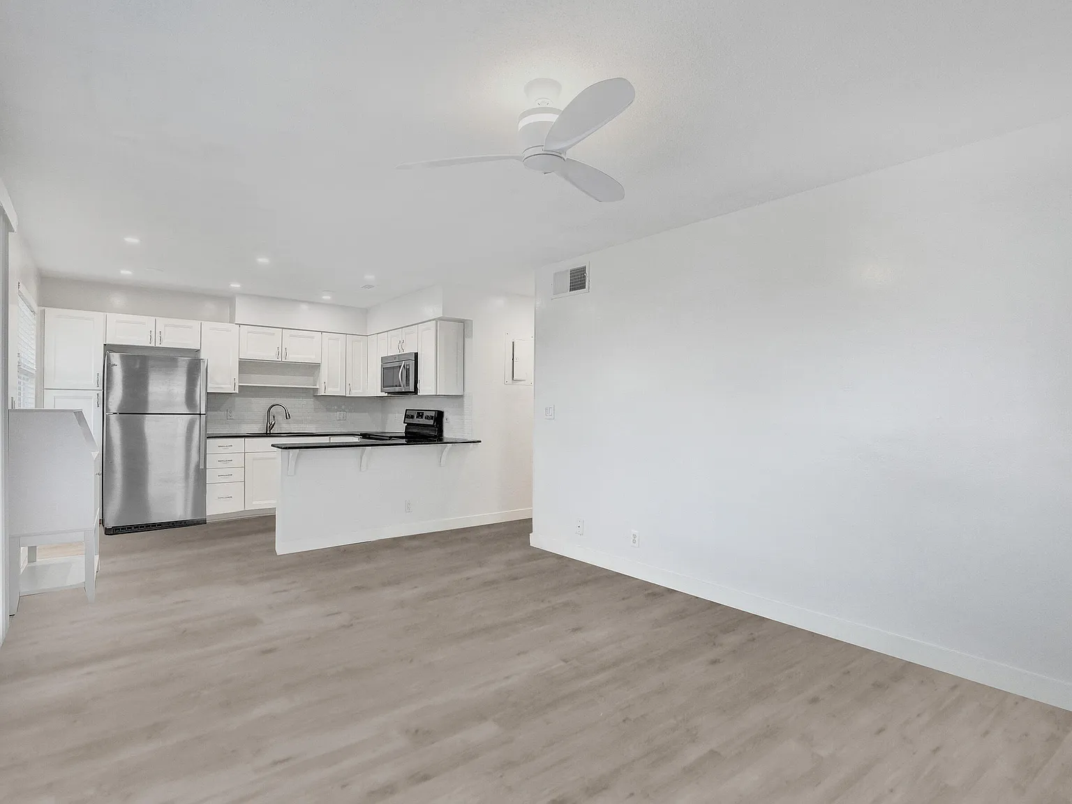 1 bed, 1.0 bath, 600 sqft, $2,000 — Photo 2