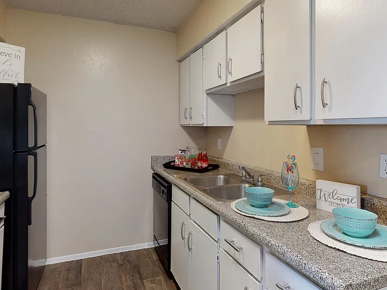 Tower Park Apartments — Photo 12