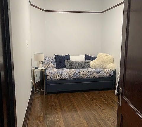 3rd bedroom - holds queen