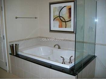 4th image of 125 E Harmon Ave #1614