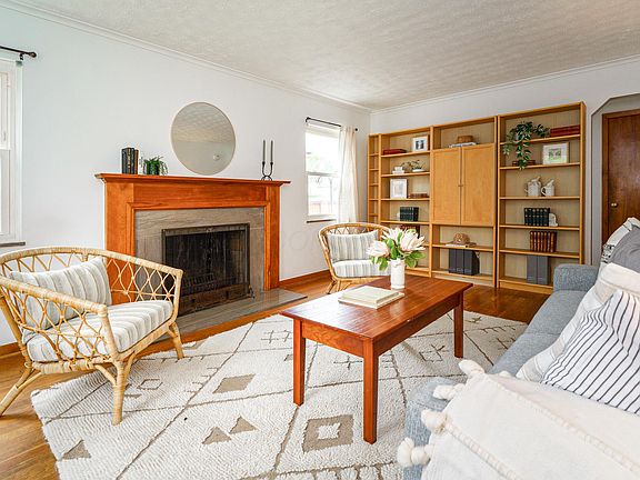 4th image of 799 Montrose Ave