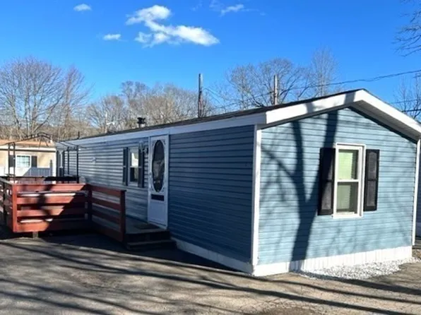 1156 Park St Trailer 14, Stoughton, MA 02072
