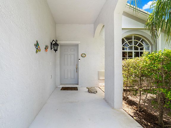 3rd image of 2211 Soundings Court