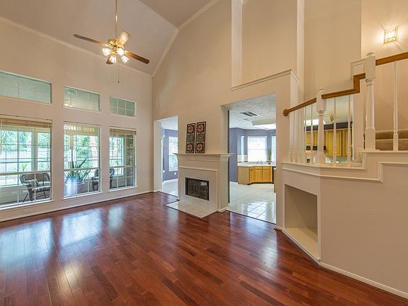 4th image of 2208 Fairwater Park Dr