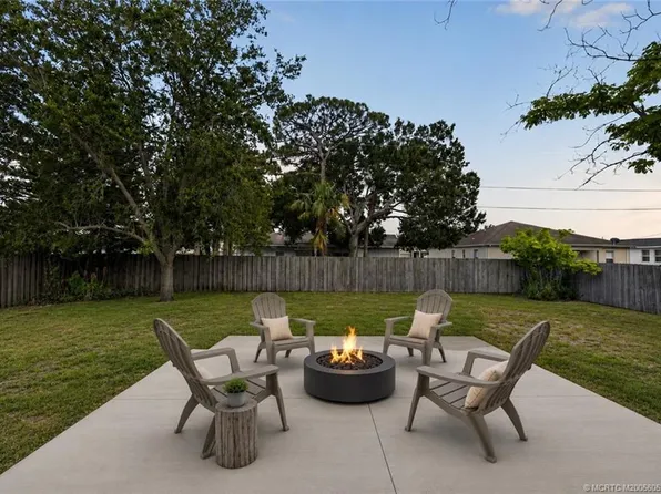 922 SW Haleyberry Ave, Port Saint Lucie, FL 34953