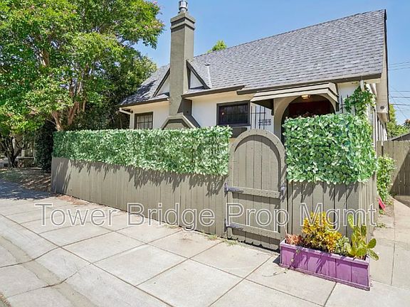 2nd image of 1111 Yale St