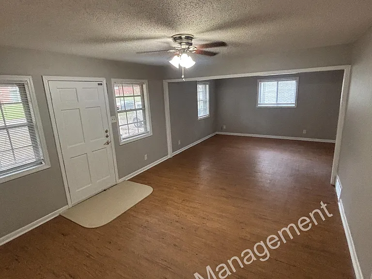 4080 Chippewa Rd — Photo 2