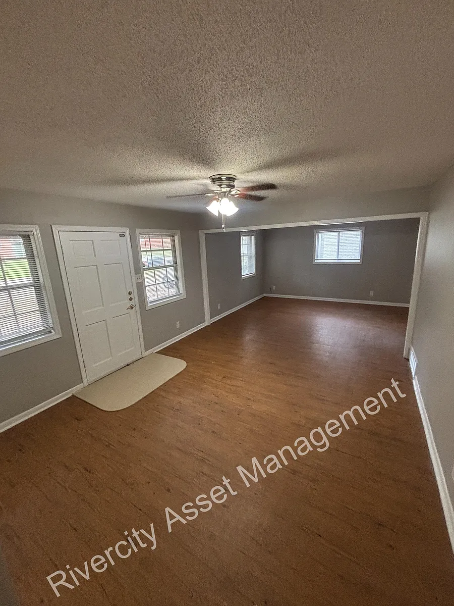 Building Photo - 4080 Chippewa Rd