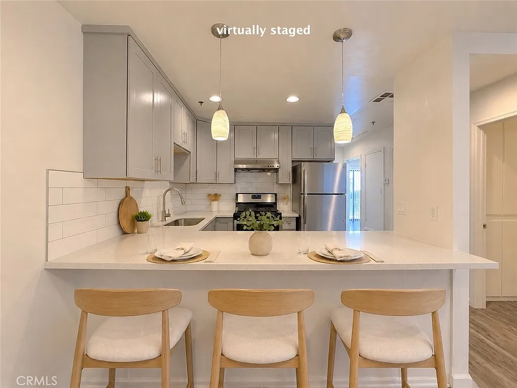 2 bed, 900 sqft, $2,800 — Photo 1
