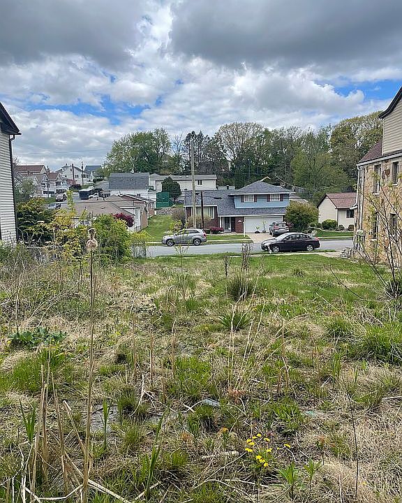 2nd image of 725 Meadow Ave
