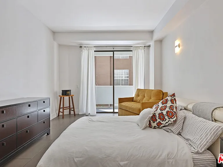 7250 Franklin Ave #414 — Photo 16