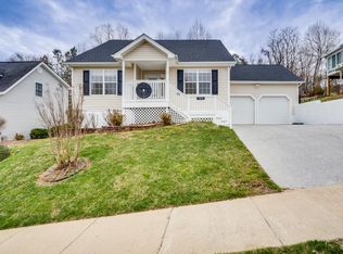 1016 Sunrise Valley Dr, Johnson City, TN 37604