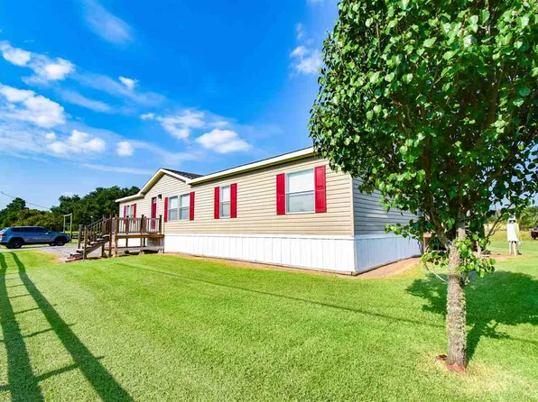 275 Nevils St, Bridge City, TX 77611