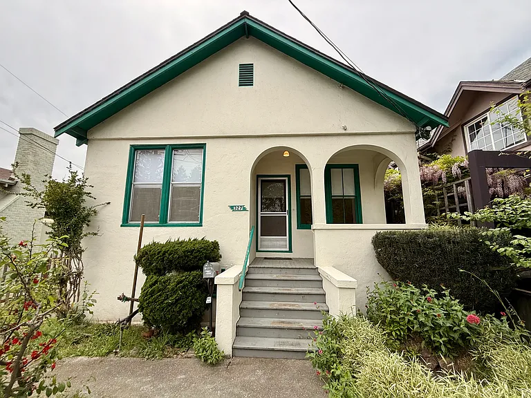 327 N Delaware St — Photo 1