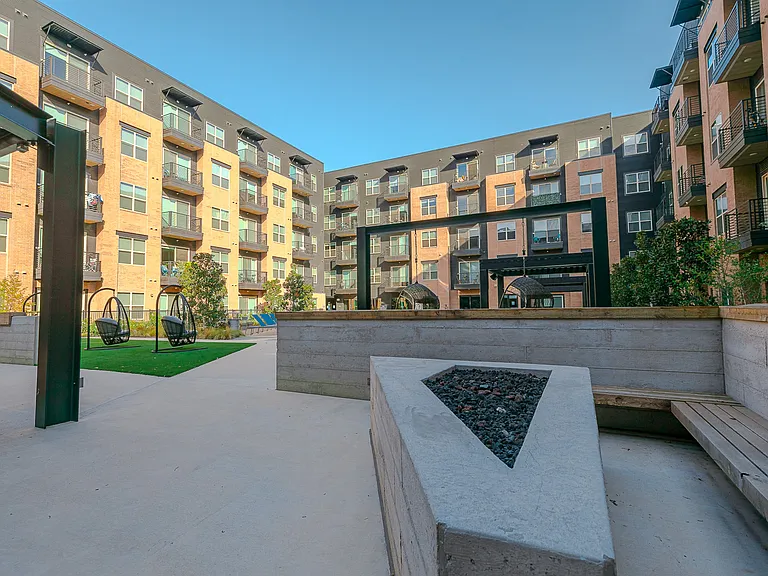 Los Altos Trinity Green — Photo 42