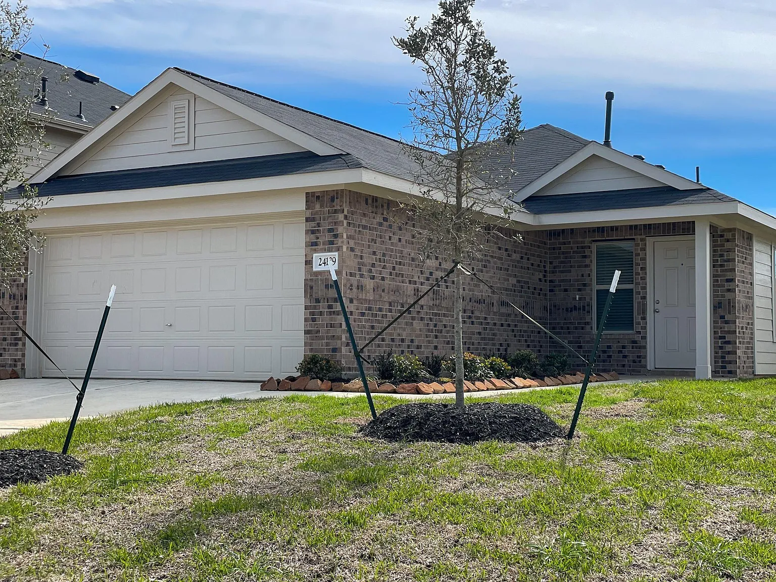 3 bed, 2.0 bath, 1470 sqft, $1,845 — Photo 2