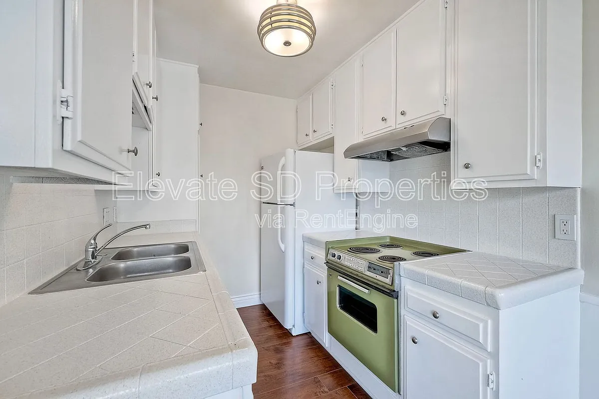 Building Photo - 4135 Idaho St #7