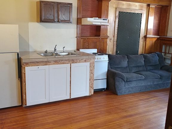 3rd image of 727 Kensington Ave