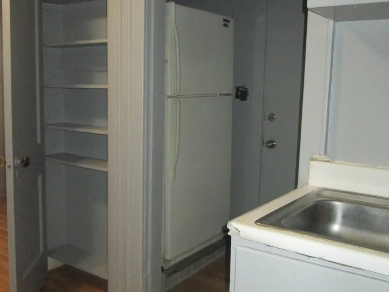 S 42nd St — Photo 26