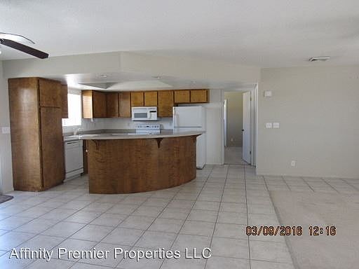 5th image of 550 Acoma Blvd N