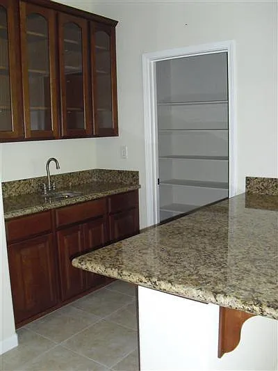 1427 Wyndham Ln — Photo 5