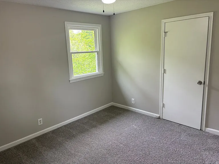 710 Heidi Ct — Photo 9