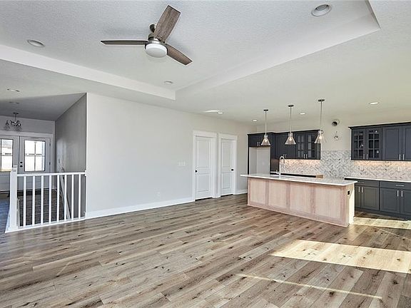 4th image of 603 NW Reinhart Dr