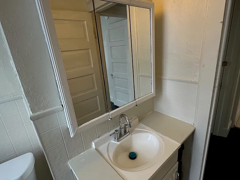27 Duane Ave #2 — Photo 4
