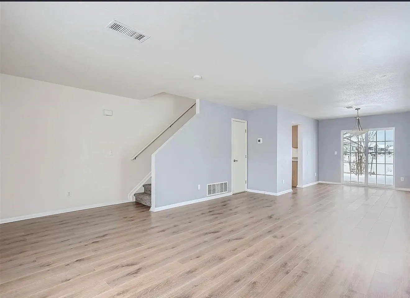 3 bed, 1942 sqft, $3,000 — Photo 2
