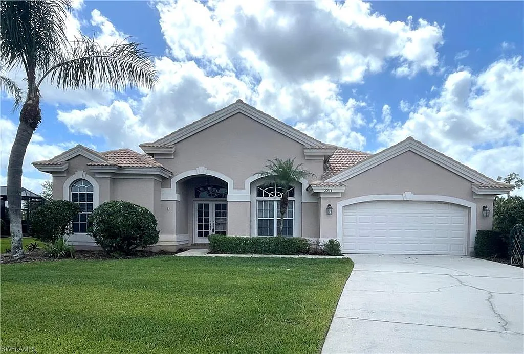 3 bed, 2.0 bath, 1740 sqft, $2,300 — Photo 1