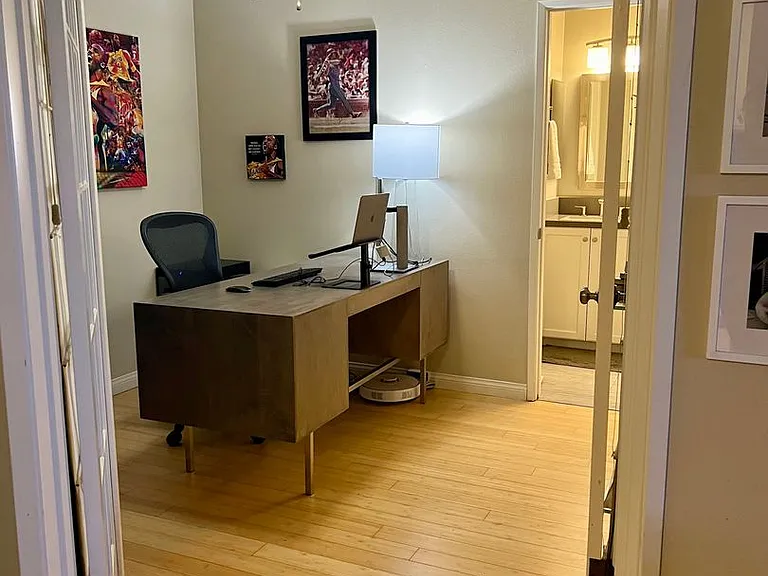 230 The Vlg #104 — Photo 11