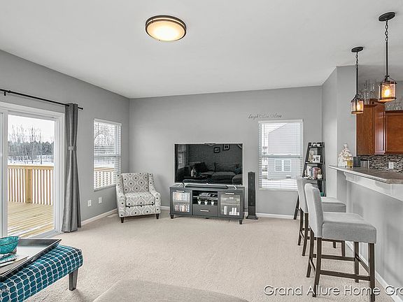 5th image of 8354 Pebble Dr NE