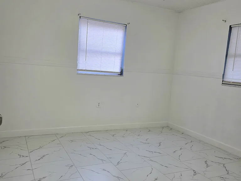 9302 Dresden Ln — Photo 6