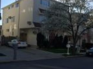 76 Green Valley Rd, Staten Island, NY 10312