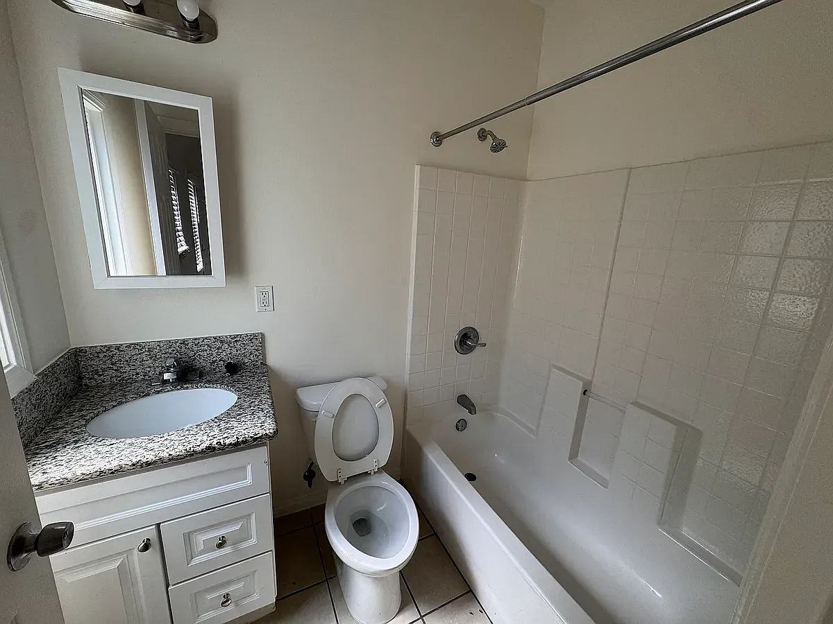Studio, 450 sqft, $1,600 — Photo 4