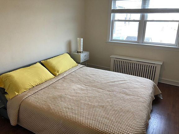 Bedroom with king-size bed, with a fantastic view of Deal Lake