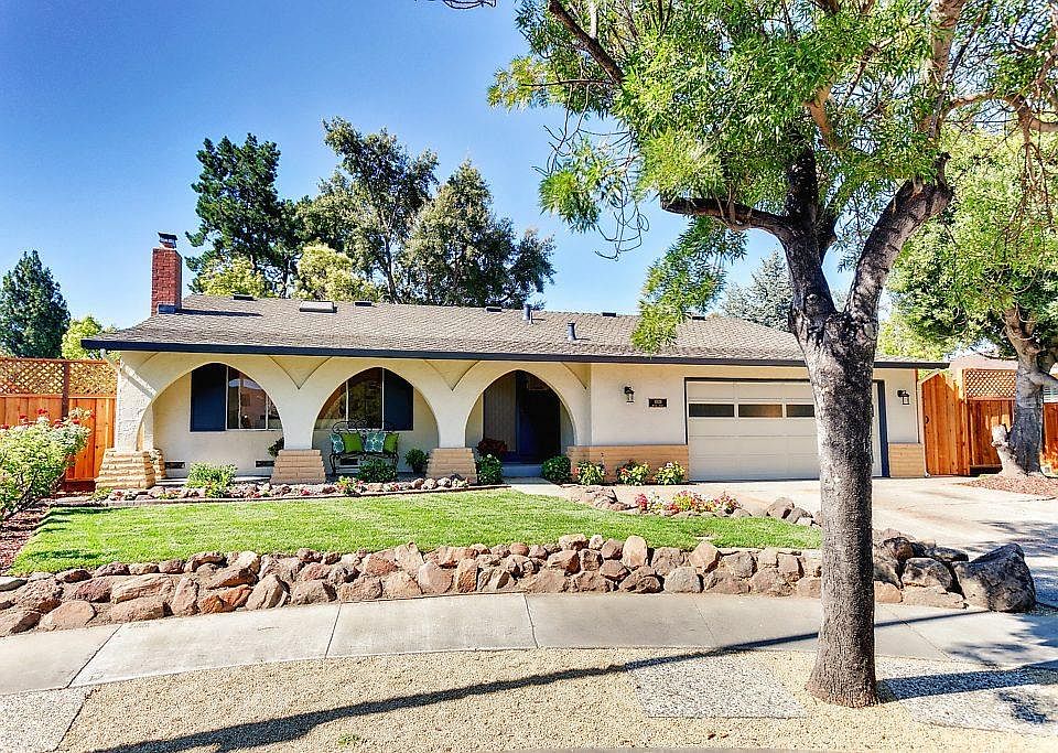 2nd image of 10119 Mello Pl
