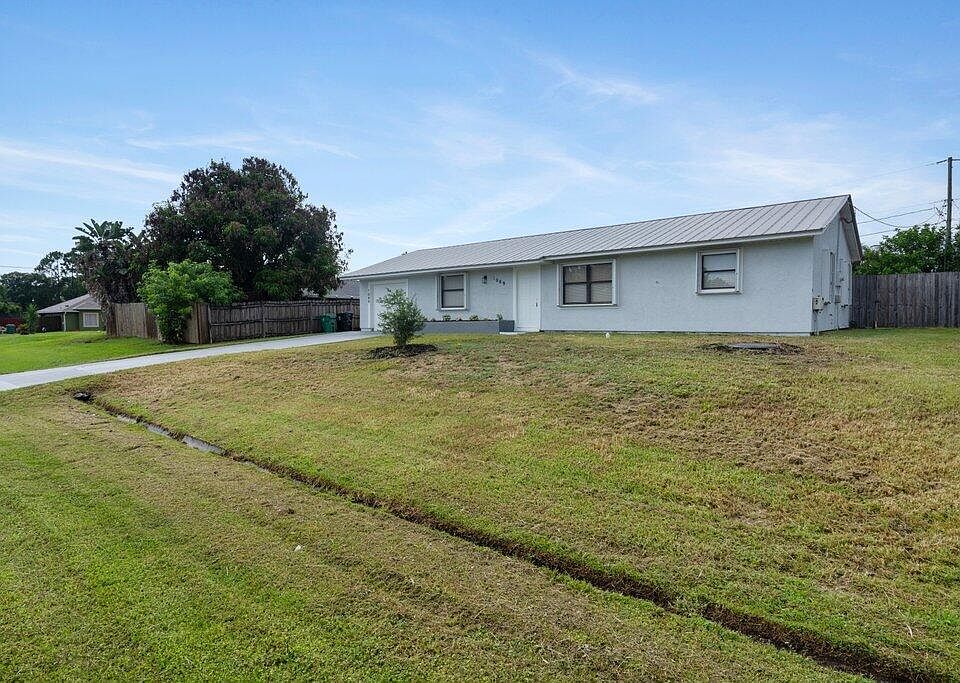 1st image of 1089 SW Janar Avenue