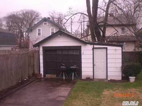 4th image of 127 Pearsall Ave