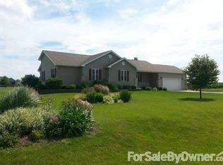 683 Shadow Wood Dr, Dixon, IL 61021