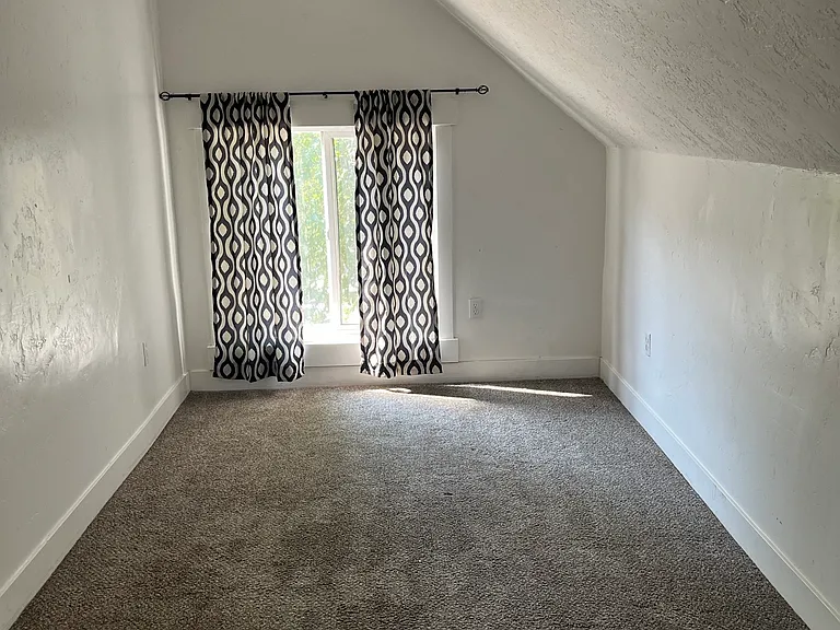 568 W 300 N #1 — Photo 8