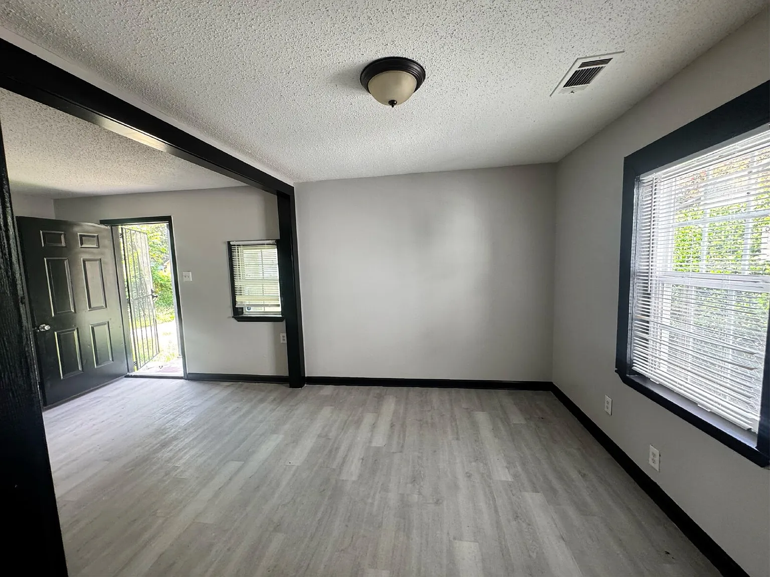 4 bed, 2.5 bath, 851 sqft, $1,500 — Photo 3
