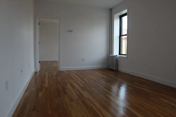 Rented by EXR | media 12