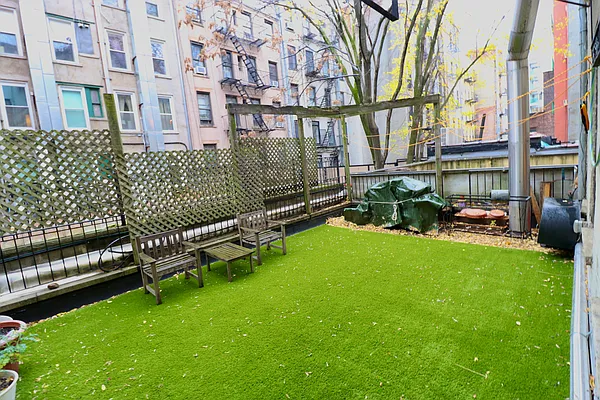 Rented by REAL New York | media 24