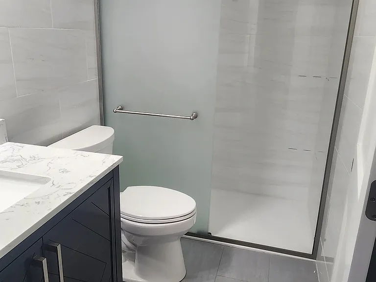 811 Surrey Ln — Photo 9