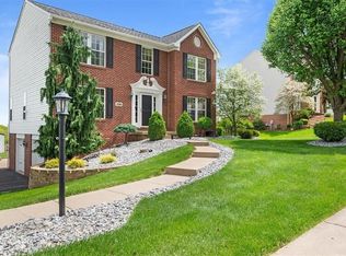 108 Hunters Run Dr, Coraopolis, PA 15108
