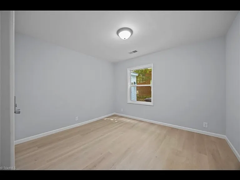 728 W Banner Ave — Photo 1