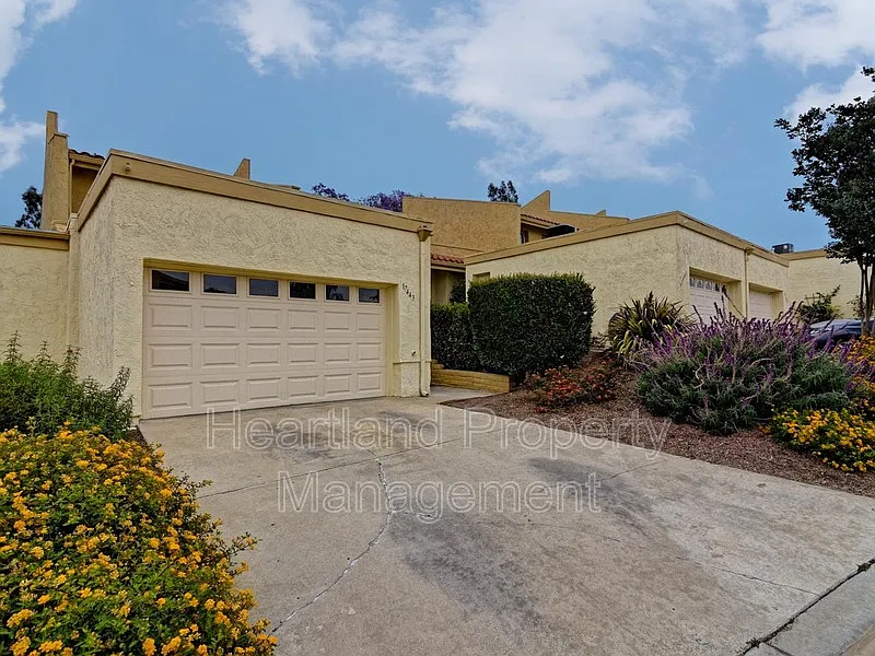2 bed, 2.5 bath, 1320 sqft, $3,250 — Photo 1